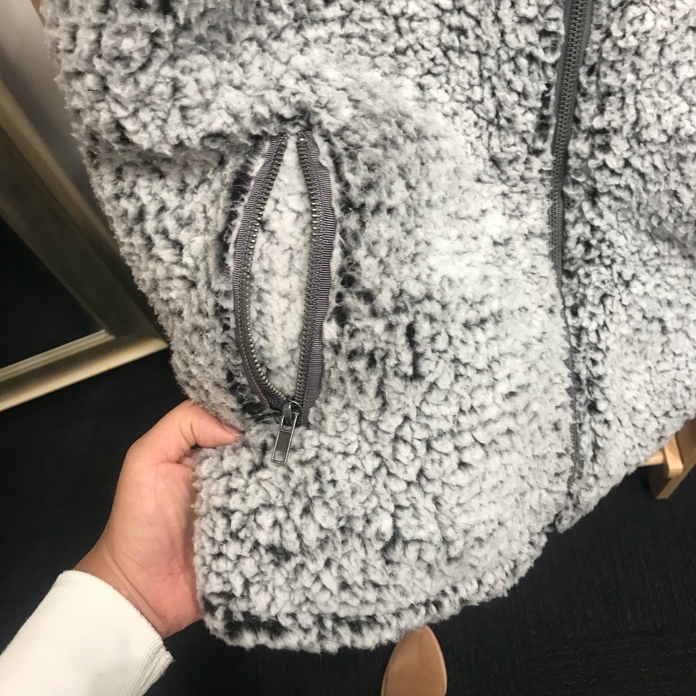 THREAD AND SUPPLY. SHERPA VEST. - Picture 4 of 4